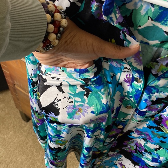 Floral button up blouse - Picture 4 of 7